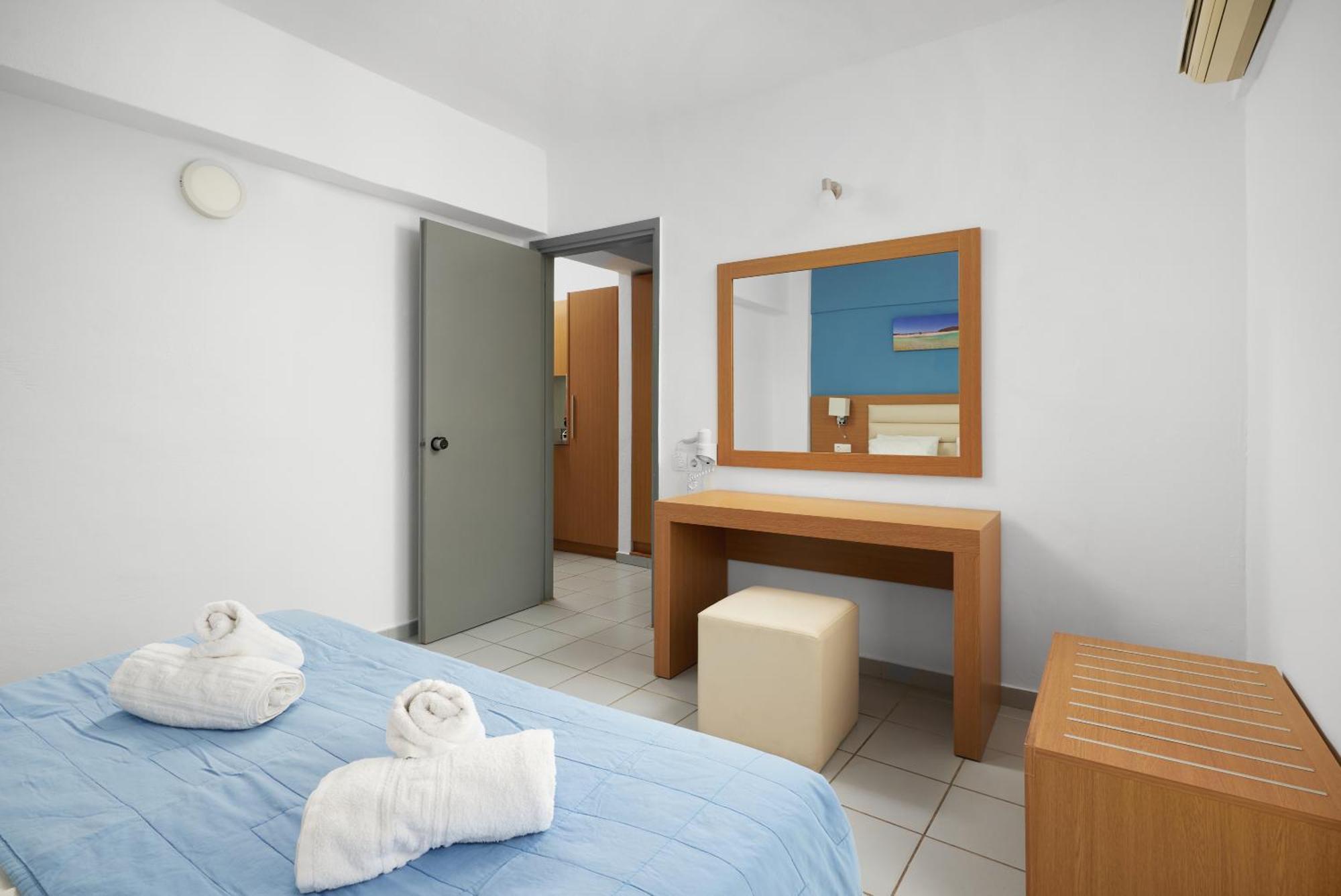 Acropolis Apartments Херсонисос Екстериор снимка