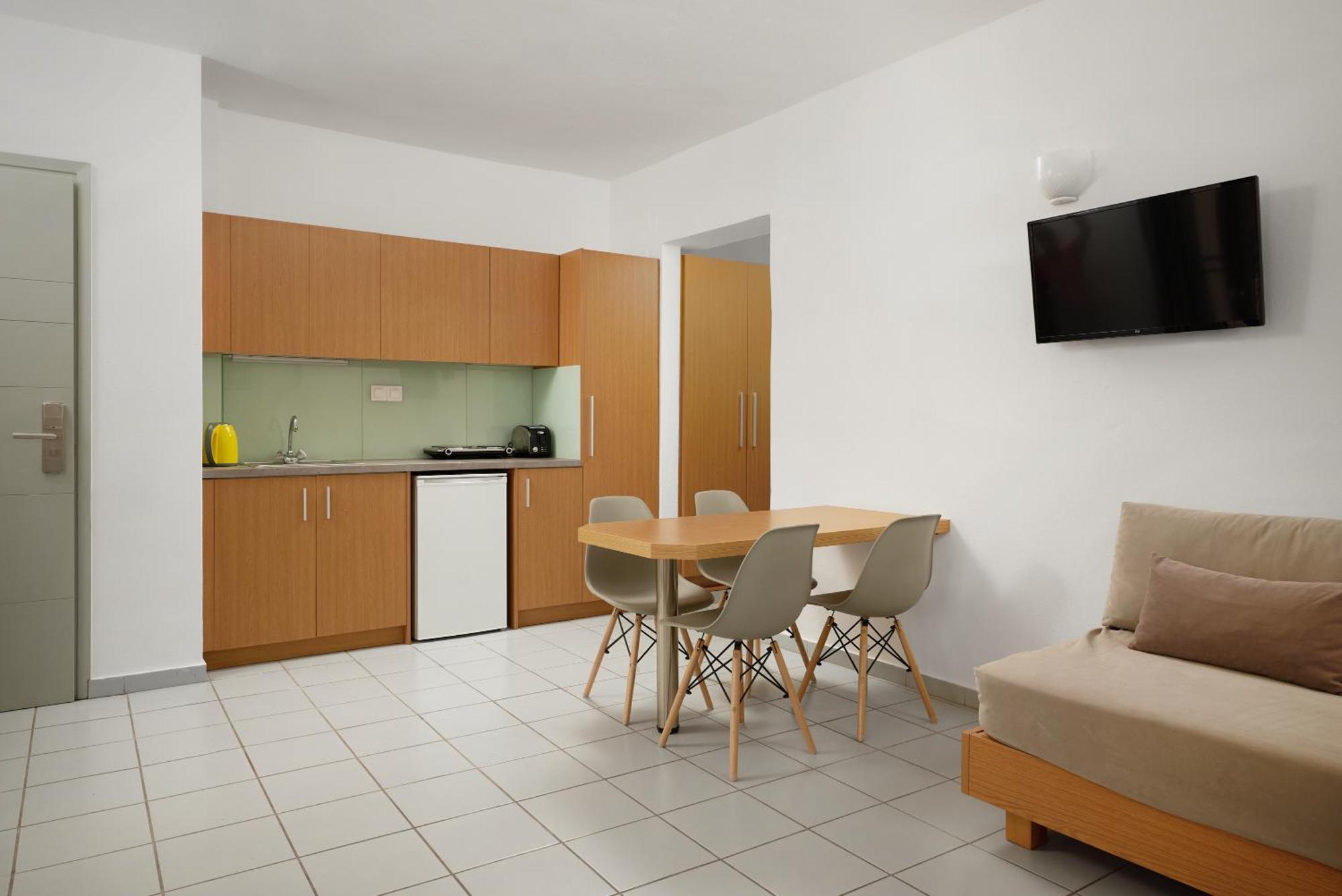 Acropolis Apartments Херсонисос Екстериор снимка