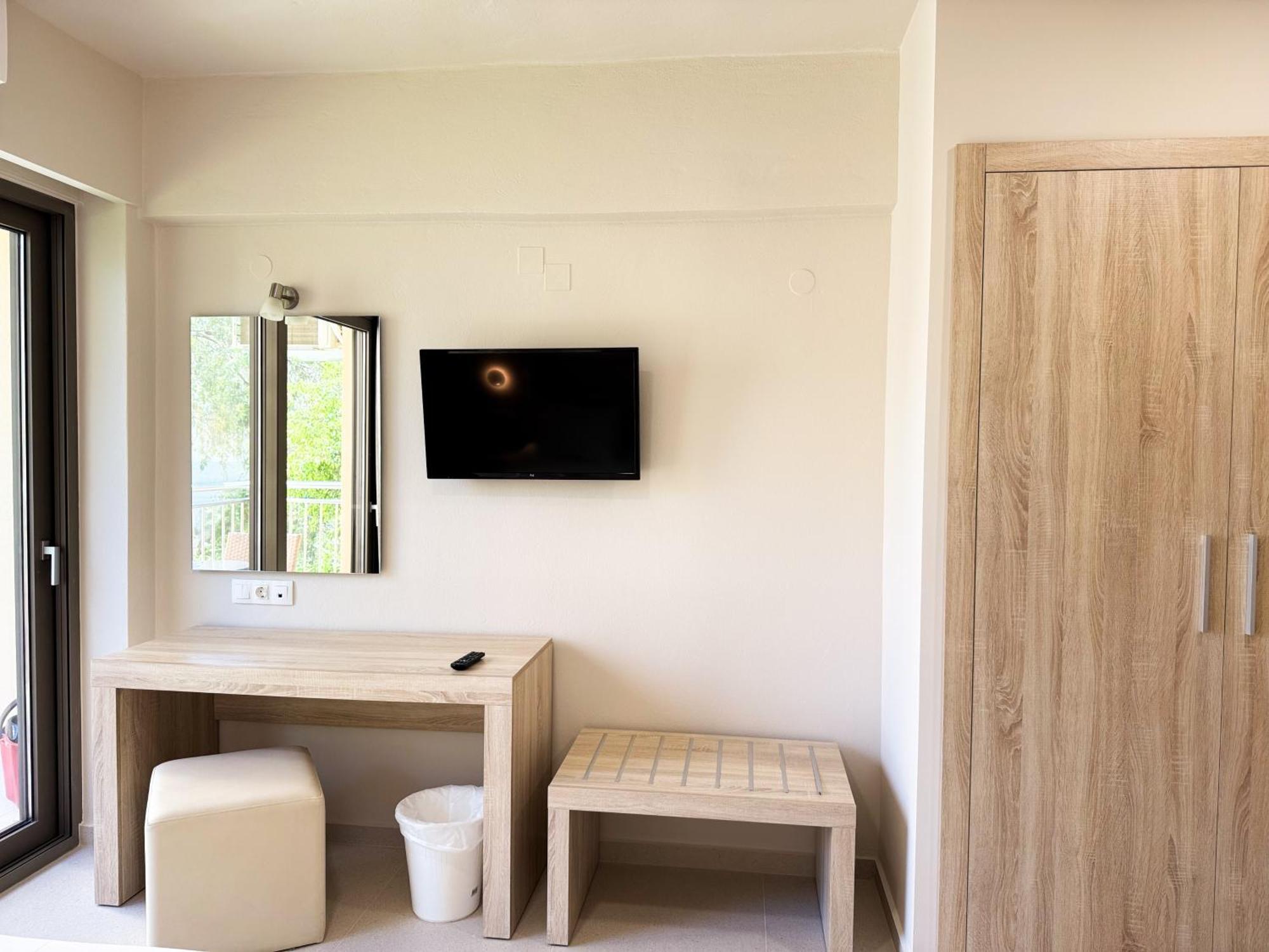 Acropolis Apartments Херсонисос Екстериор снимка