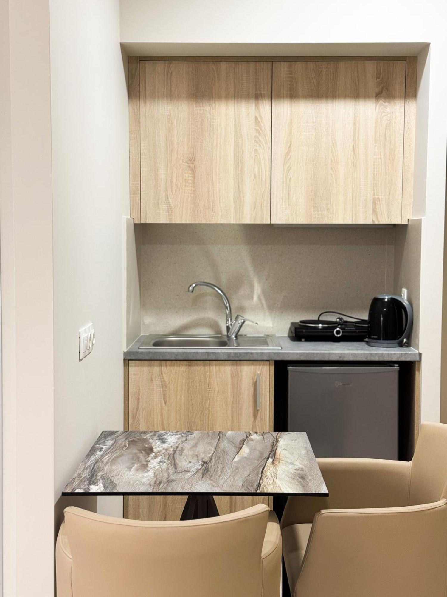 Acropolis Apartments Херсонисос Екстериор снимка