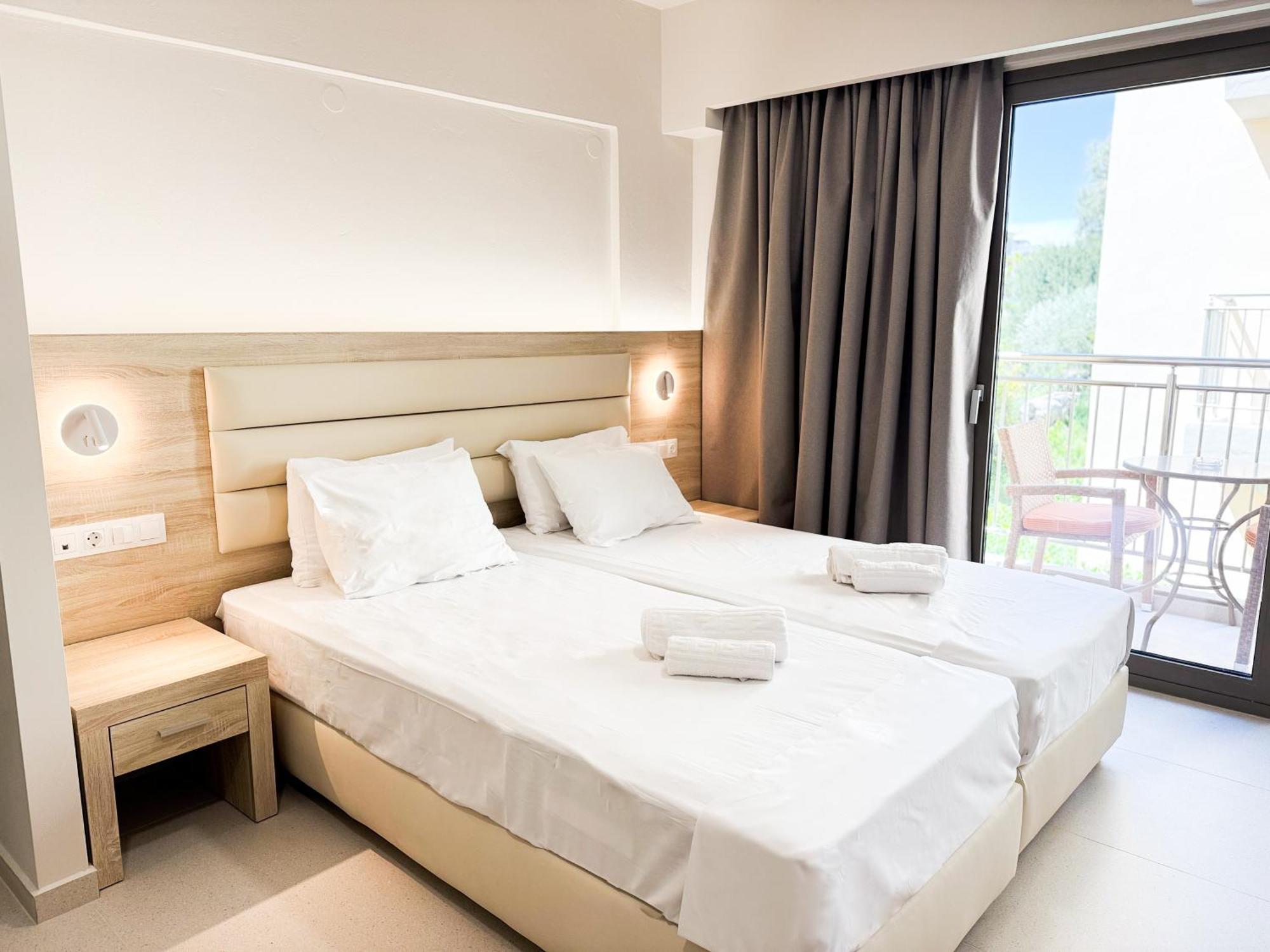 Acropolis Apartments Херсонисос Екстериор снимка