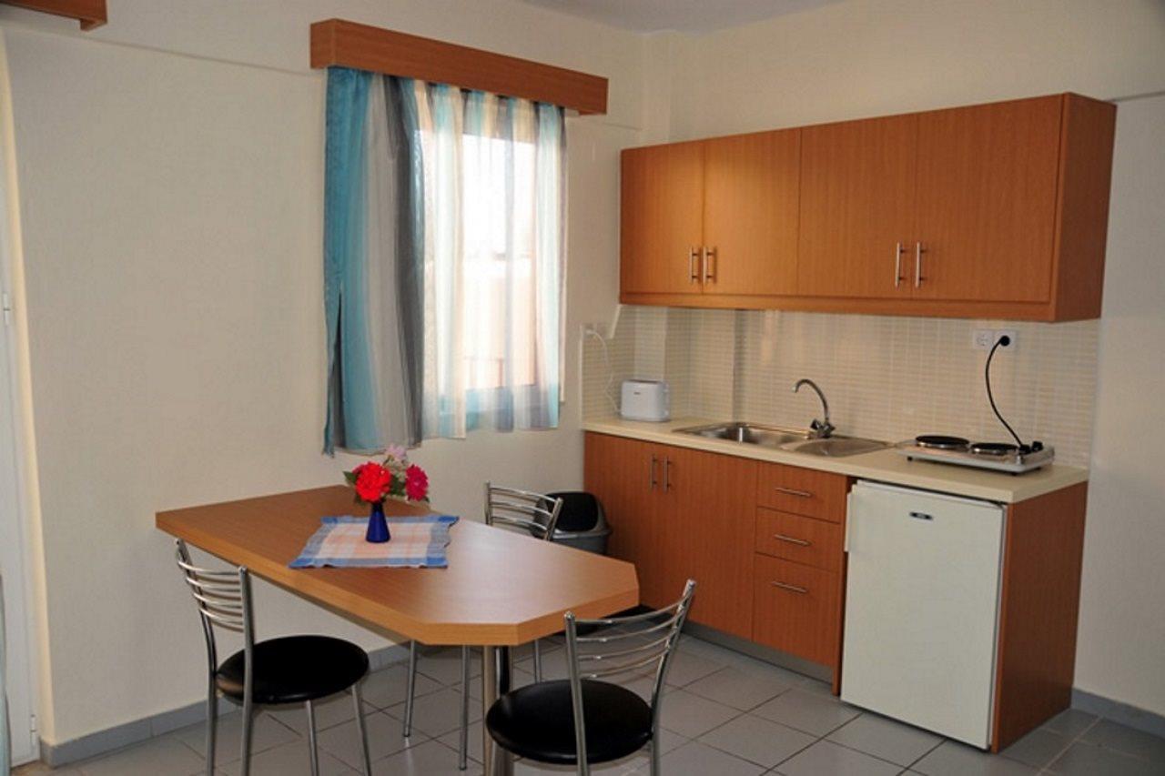 Acropolis Apartments Херсонисос Екстериор снимка