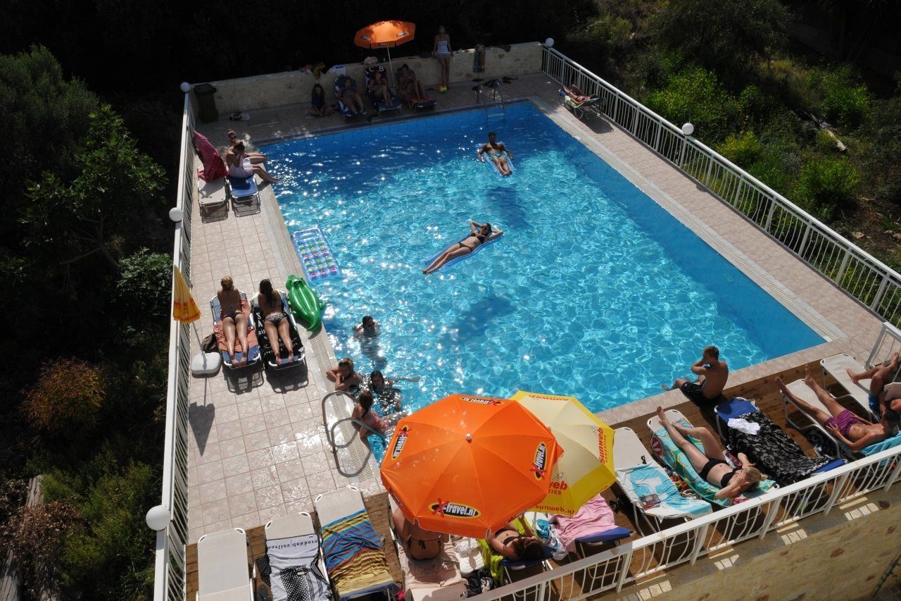 Acropolis Apartments Херсонисос Екстериор снимка